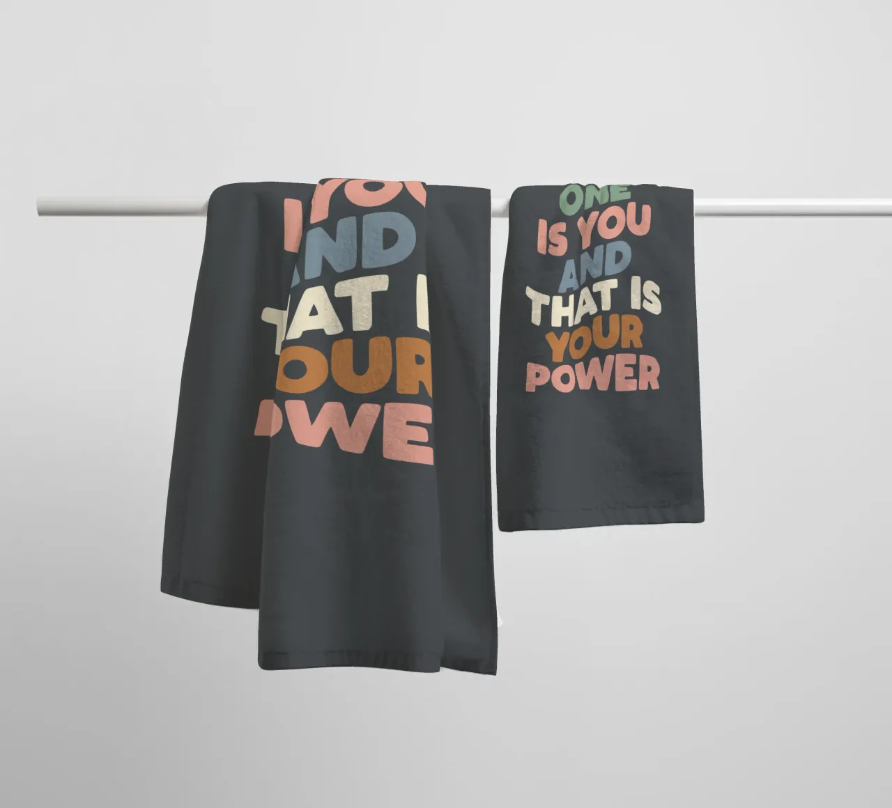 Nadie eres tú y ése es tu poder Typografie Design toalla de baño de THE MOTIVATED TYPE