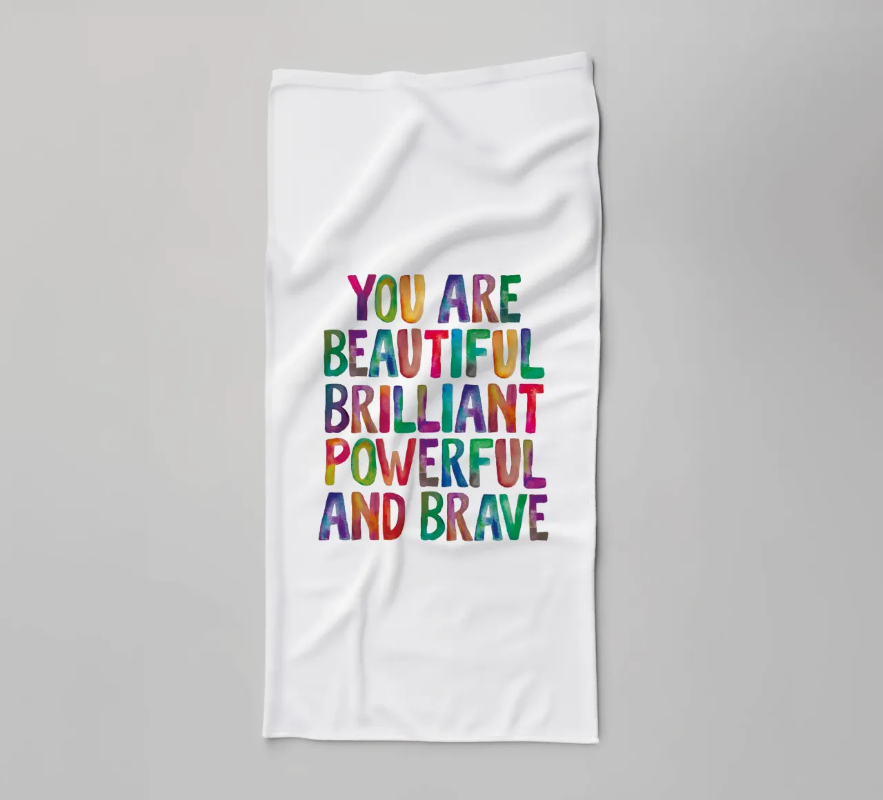 Je bent prachtig briljant krachtig en dapper Regenbogen badhanddoek van THE MOTIVATED TYPE