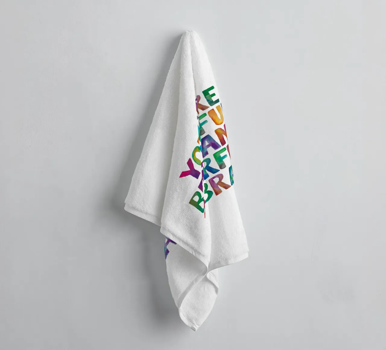 Je bent prachtig briljant krachtig en dapper Regenbogen badhanddoek van THE MOTIVATED TYPE