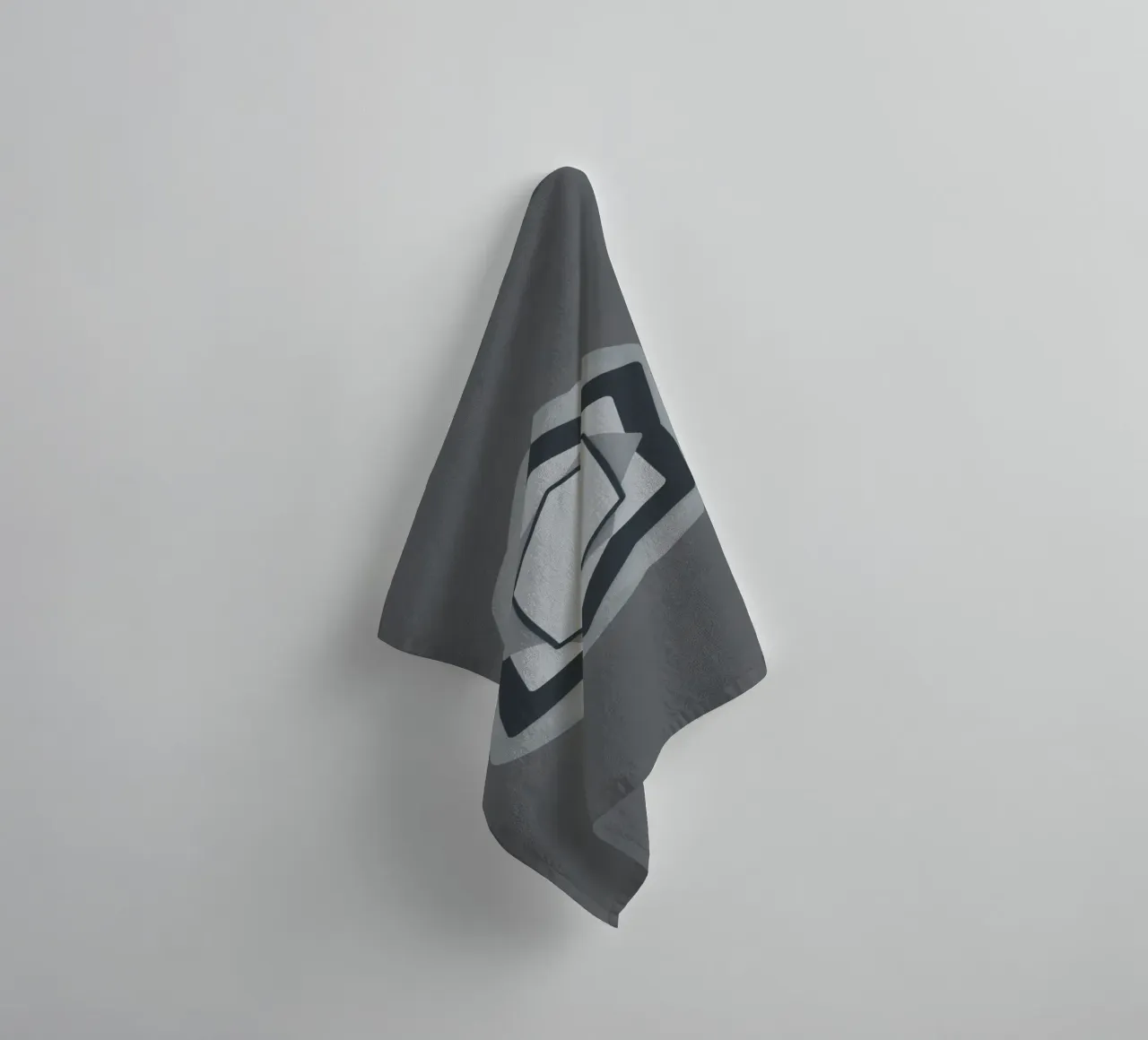 Abstract geometrisch modern logo in grijstinten en wit badhanddoek van DesignDoodle