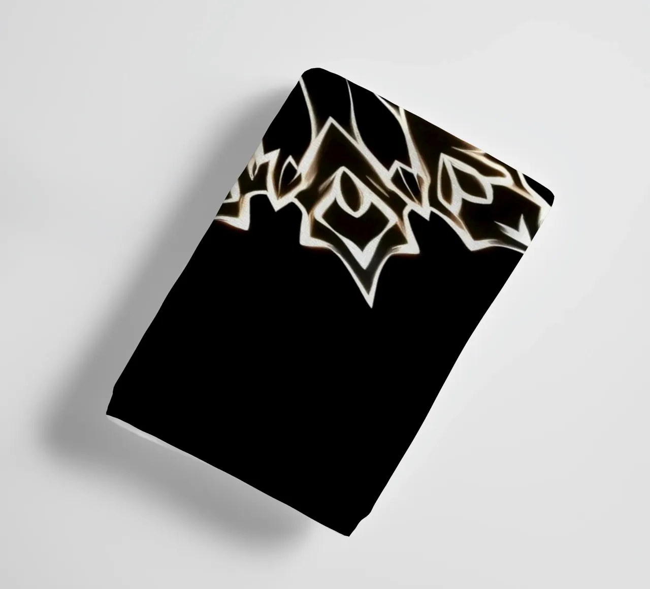 Komplizierte florale Mandala-Logo-Design auf einem schwarzen Hintergrund Handtuch von DesignDoodle