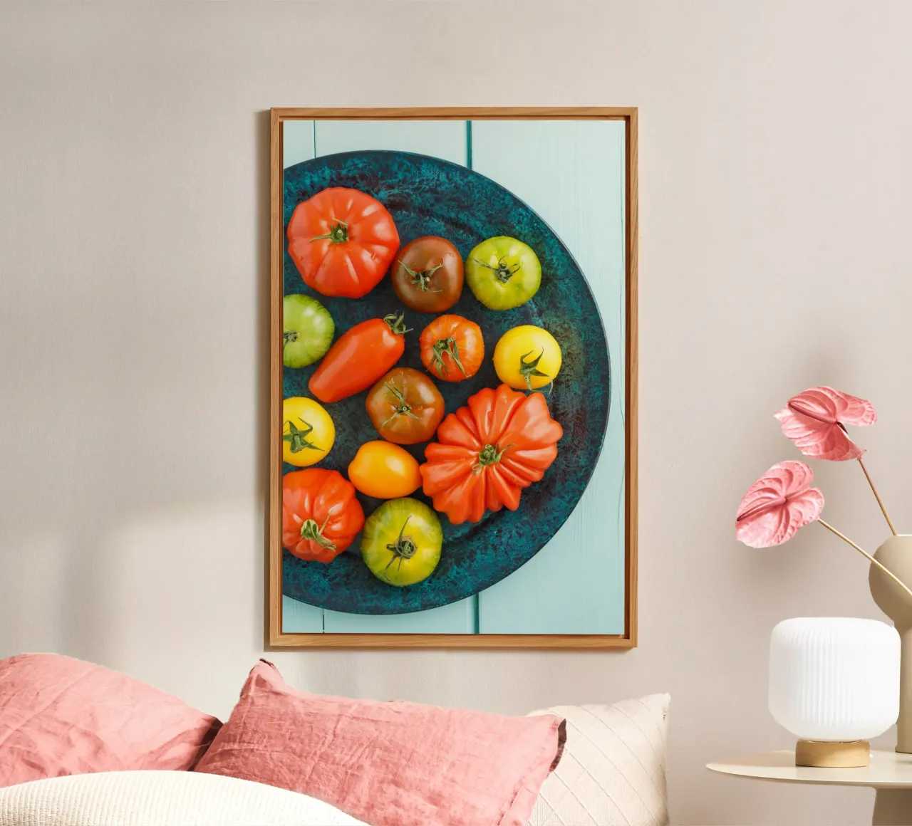 Diversi tipi di pomodori su un piatto rustico alluminio dibond da foodphotolove