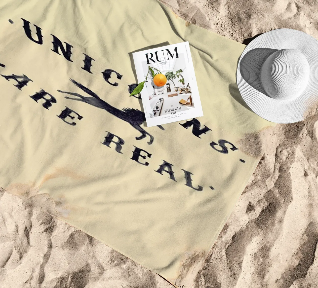 Unicorns Are Real I strandhanddoek van Florent Bodart