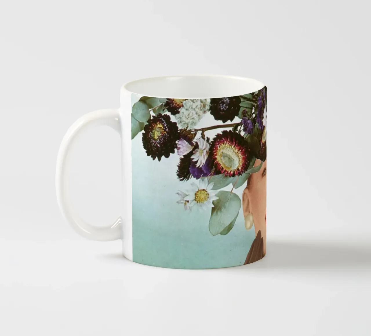 Moda floreale III tazza in ceramica da Cassia Beck Collage