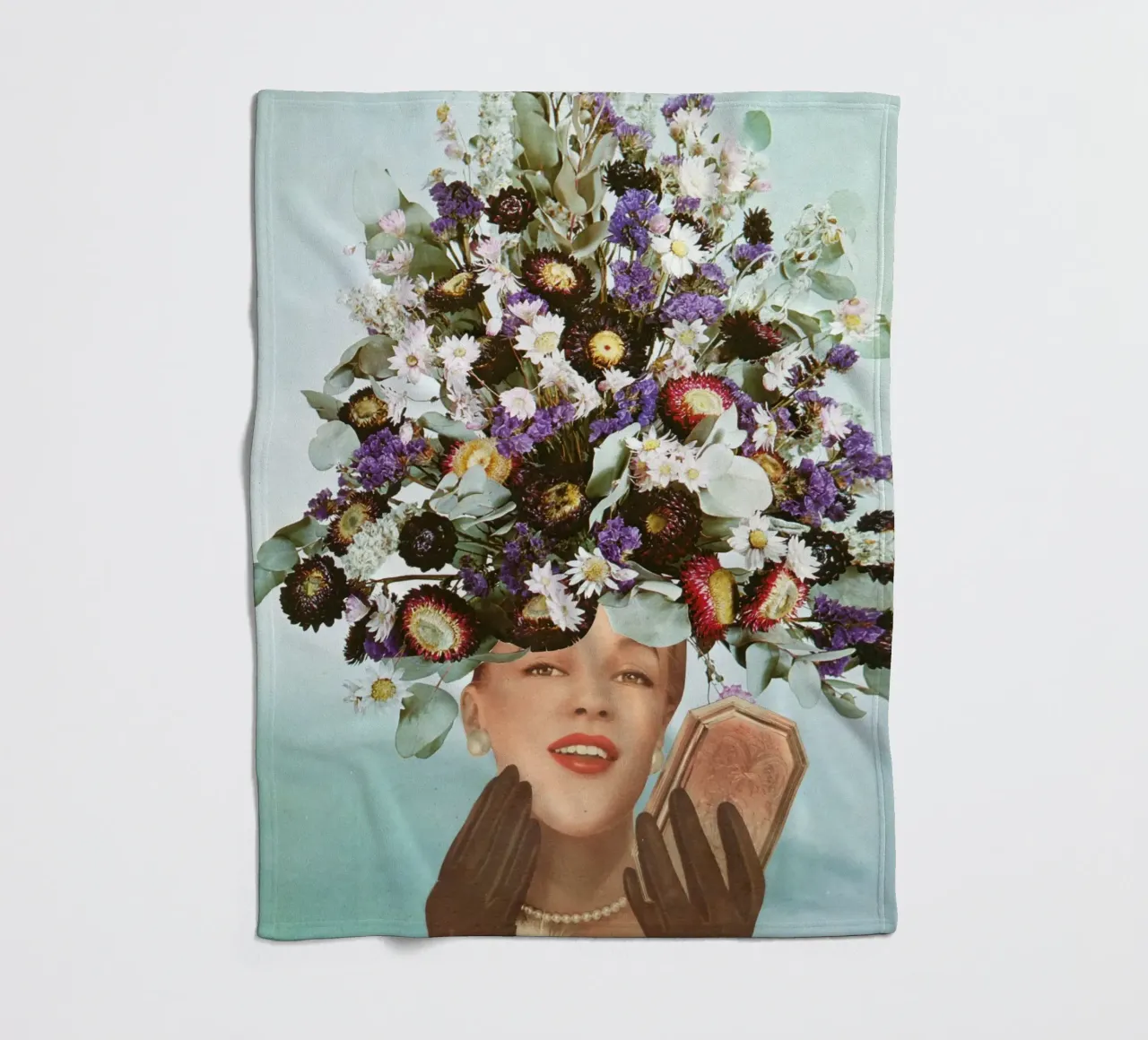 Moda floreale III coperta in pile da Cassia Beck Collage