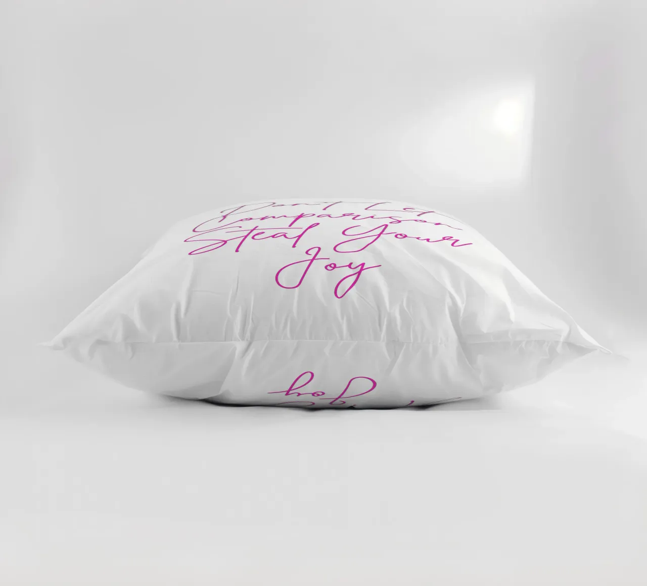 "Don't Let Comparison Steal Your Joy" Neon Pink cuscino da FABOArt