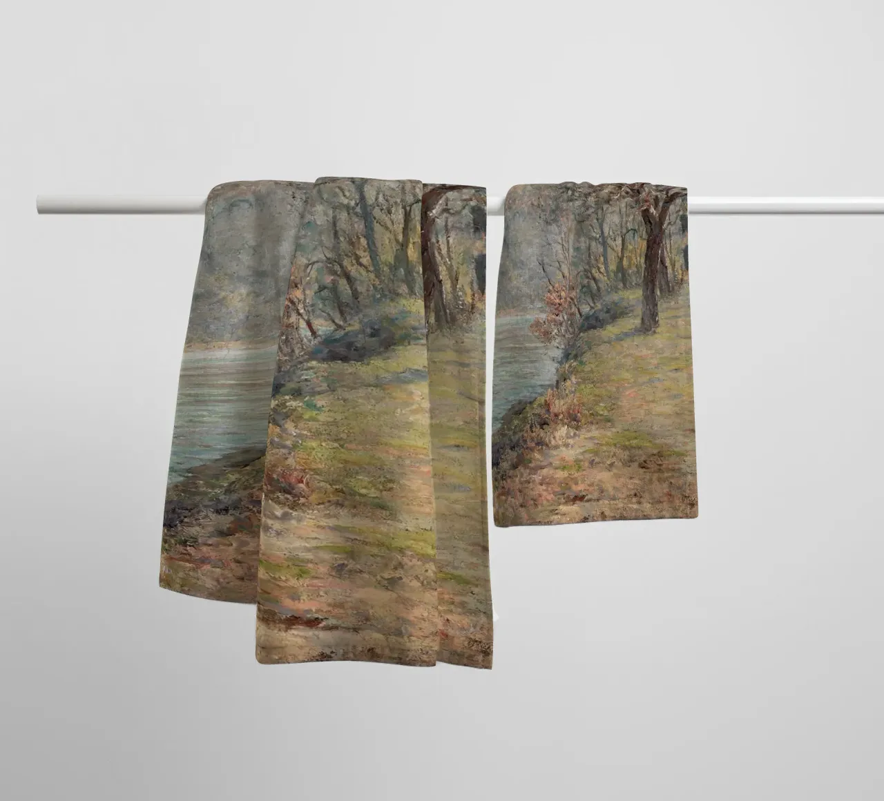River landscape in autumn asciugamano da bagno da apoloprints