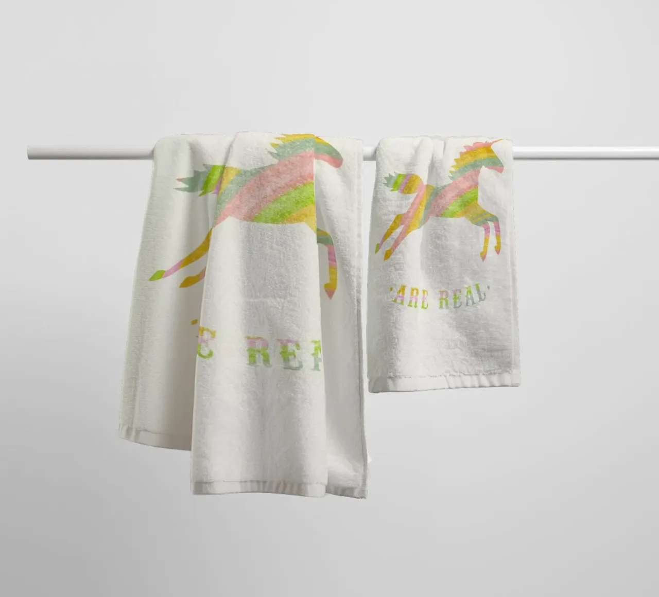 Unicorns Are Real II asciugamano da bagno da Florent Bodart