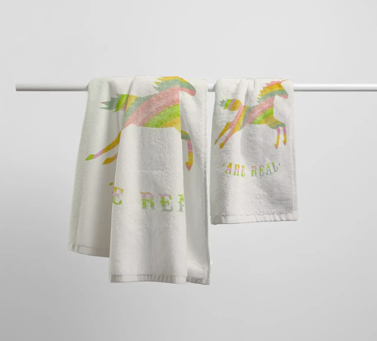 Unicorns Are Real II asciugamano da bagno da Florent Bodart