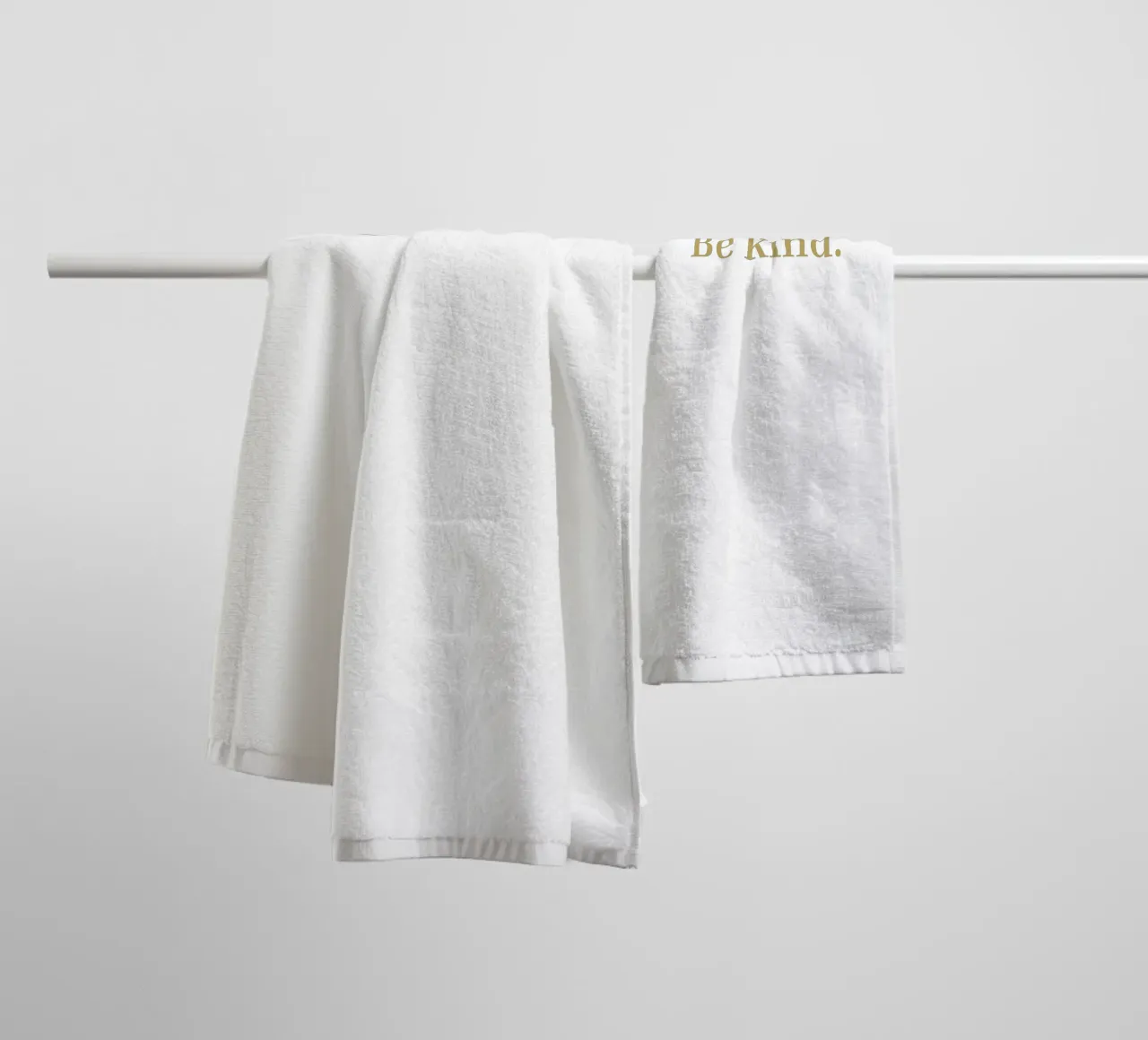 Be kind. asciugamano da bagno da apoloprints