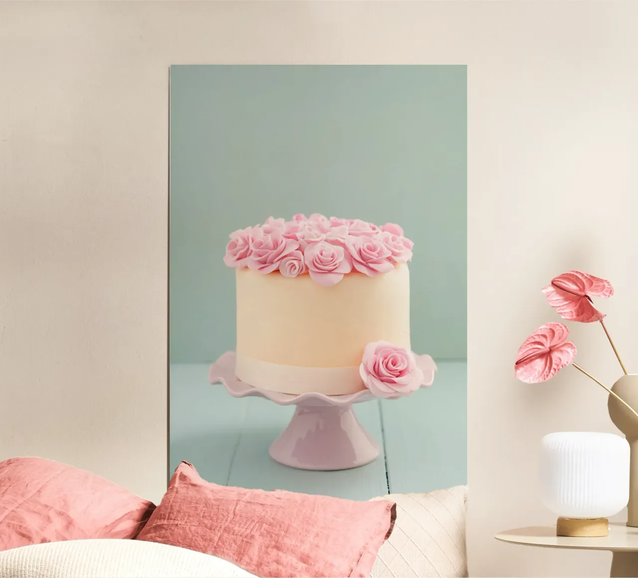 Torta elegante con rose di zucchero rosa poster con telaio in plastica da foodphotolove