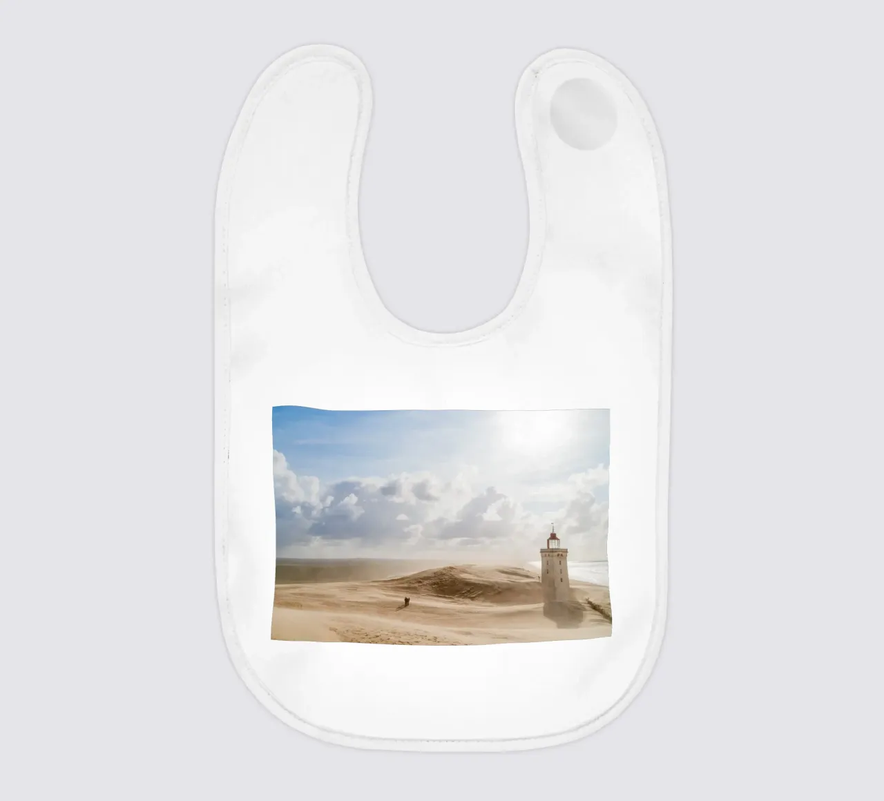 Faro di Rubjerg Knude in tempesta di sabbia bavaglino da foodphotolove
