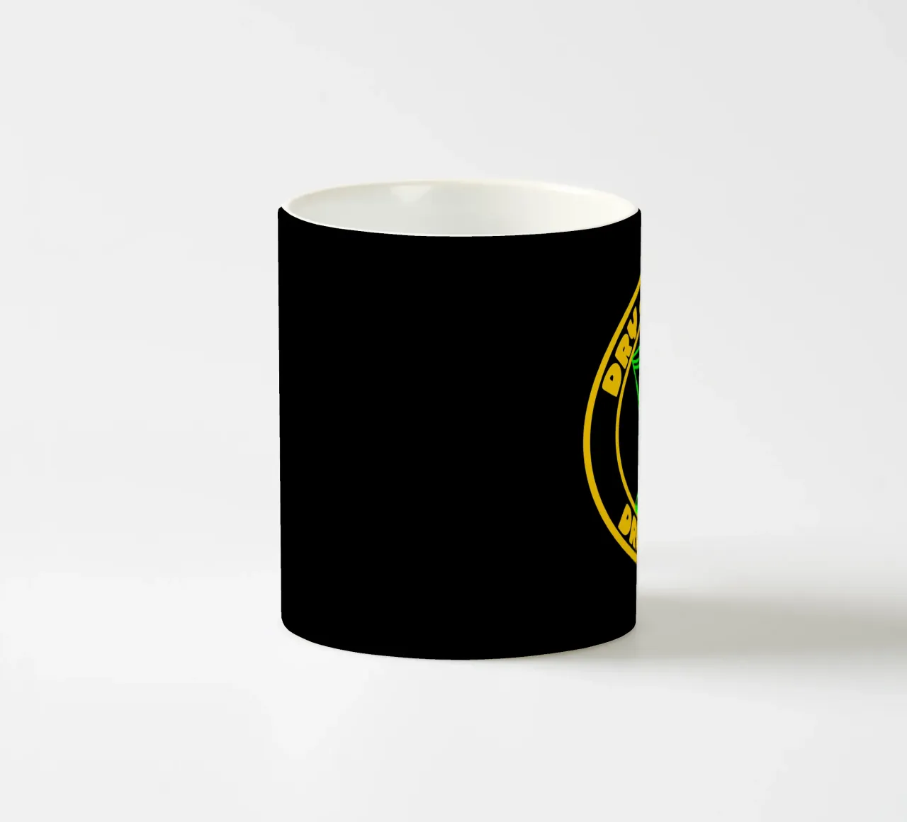 Le mois de janvier s'est asséché Le mois de janvier s'est asséché mug en céramique de sillyindustries