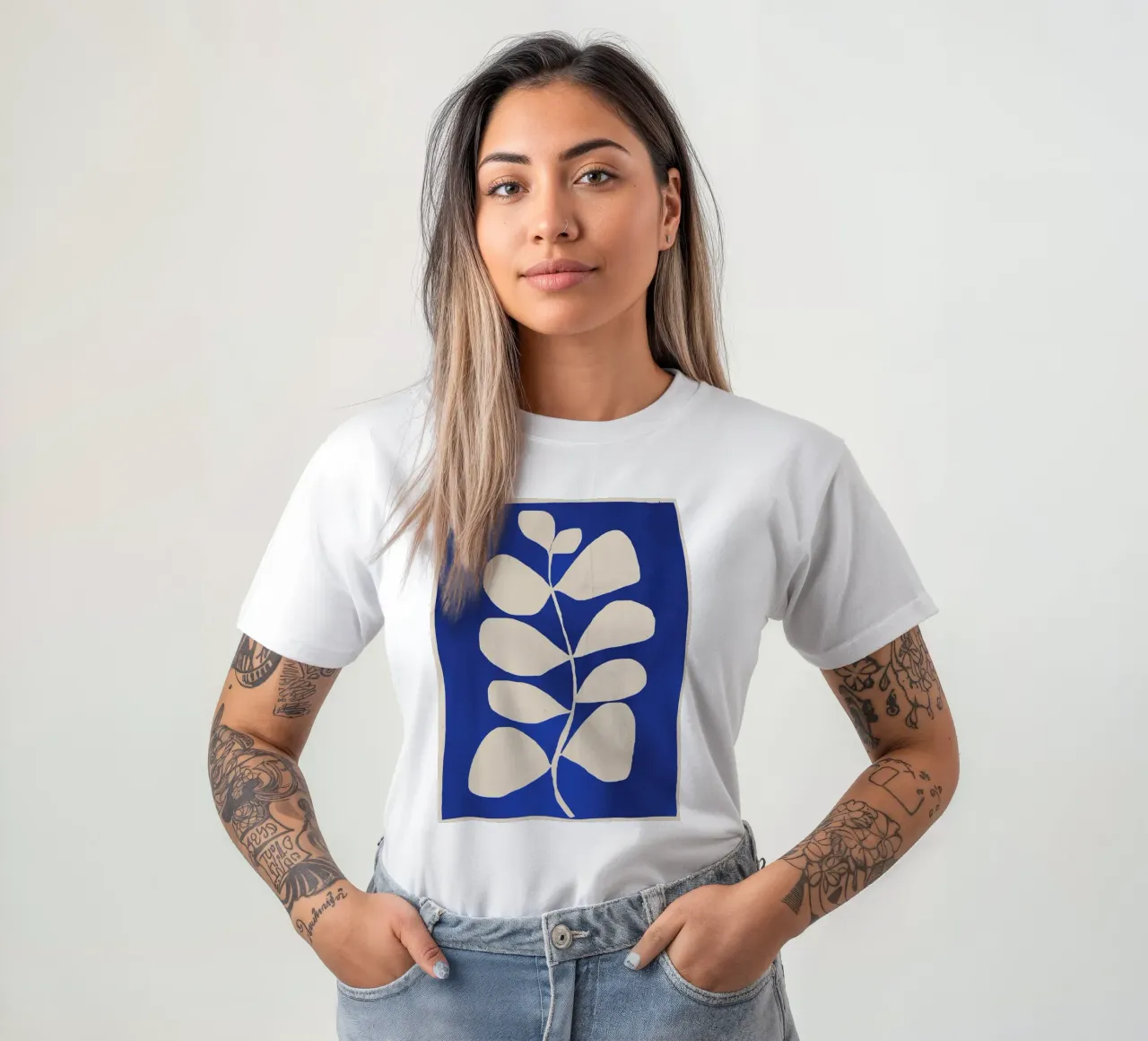 Minimal astratto -Pianta 3-2 Blu cobalto t-shirt da ThingDesign