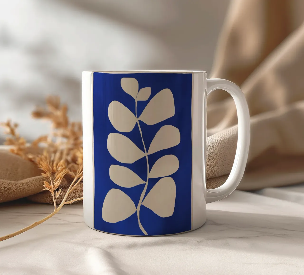 Minimal astratto -Pianta 3-2 Blu cobalto tazza in ceramica da ThingDesign