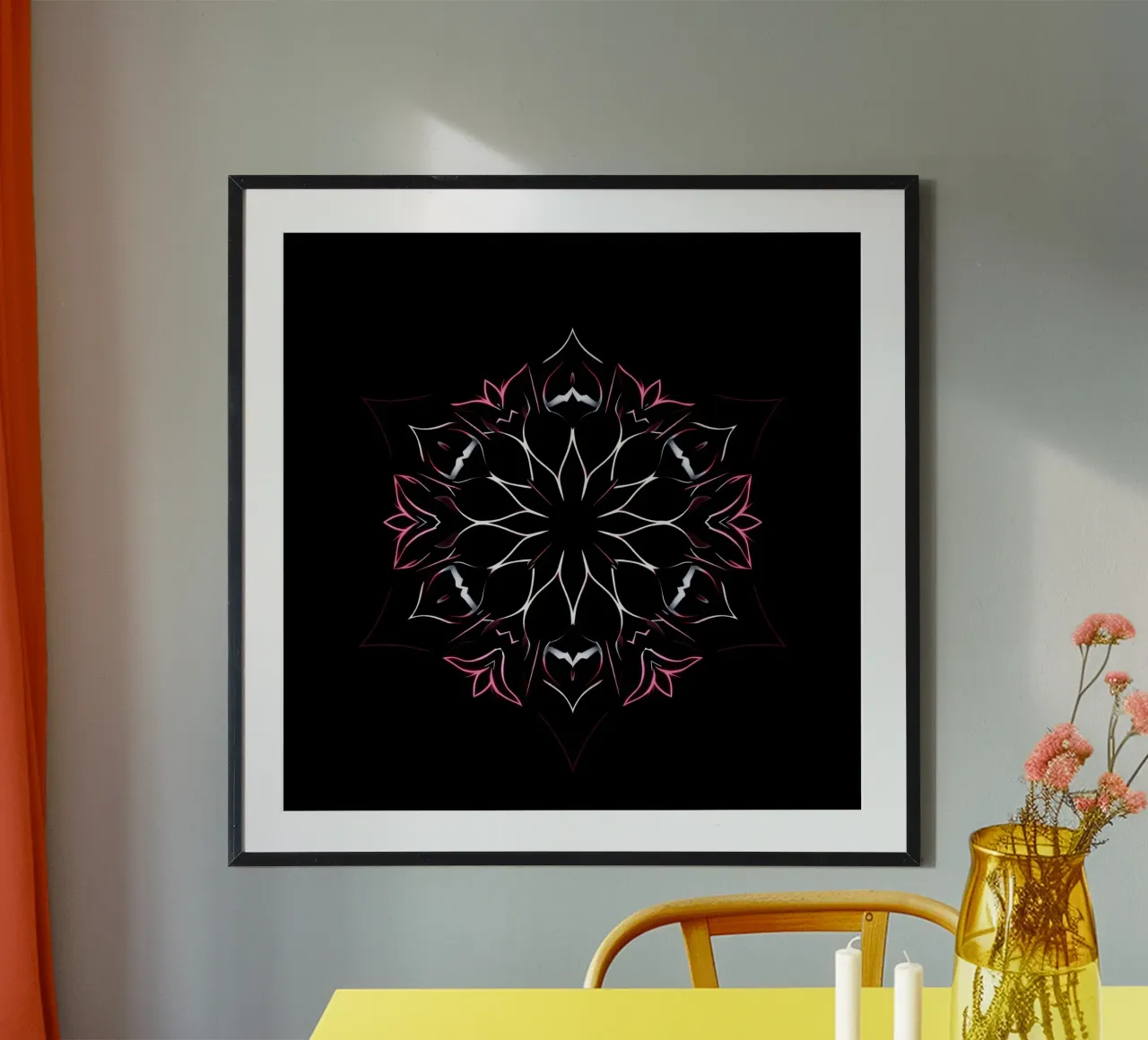 Intricato disegno floreale mandala simmetrico poster con telaio in legno da DesignDoodle