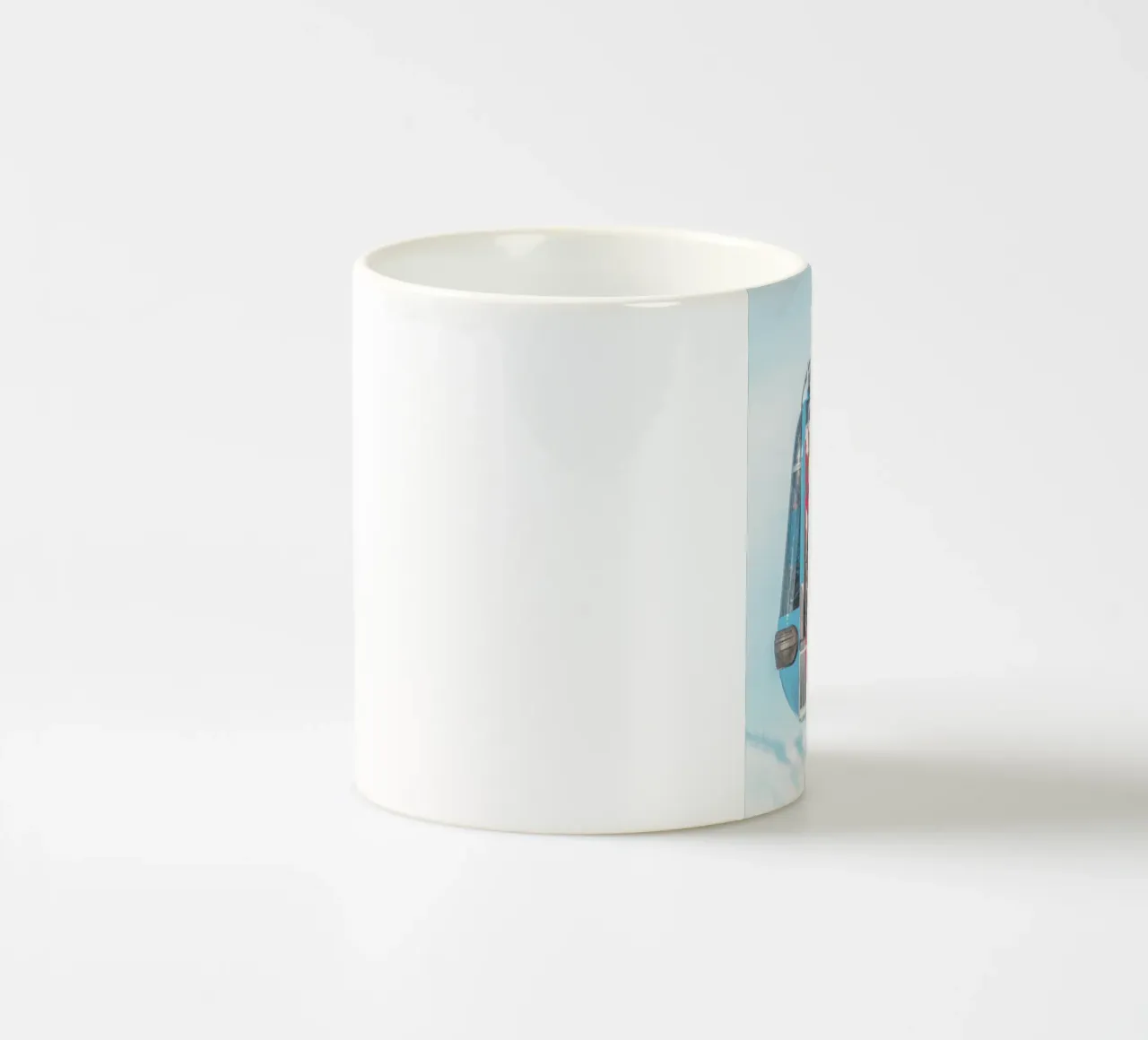 Ascensore colorato tazza in ceramica da Dagmar Pels