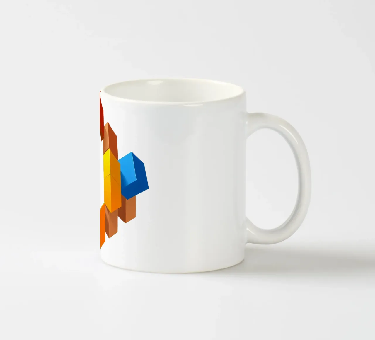 Forme geometriche colorate disposte in un motivo creativo tazza in ceramica da DesignDoodle