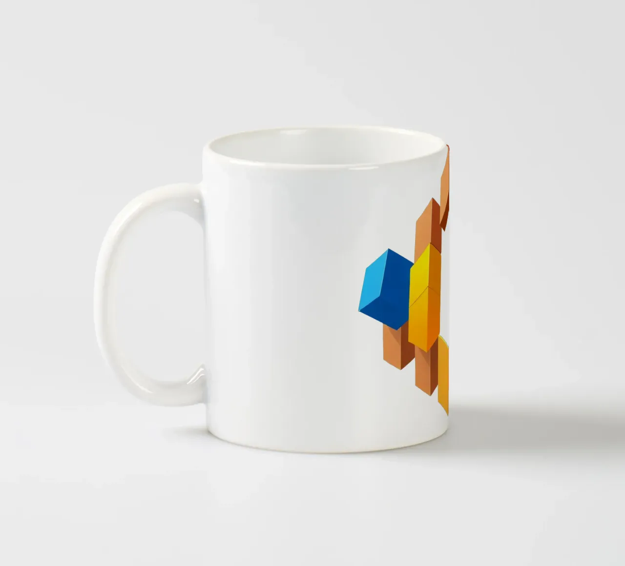 Forme geometriche colorate disposte in un motivo creativo tazza in ceramica da DesignDoodle