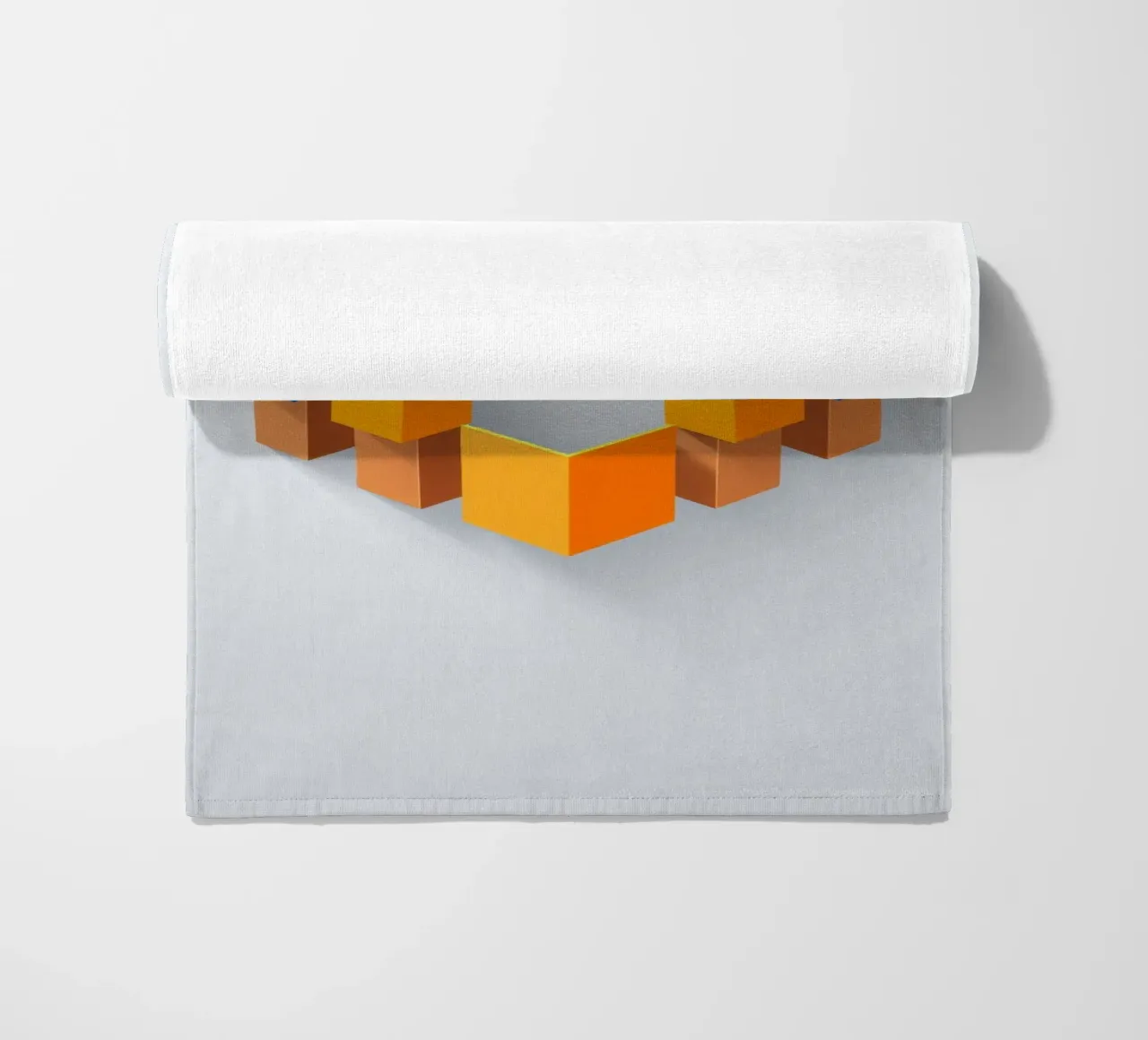 Forme geometriche colorate disposte in un motivo creativo telo mare da DesignDoodle