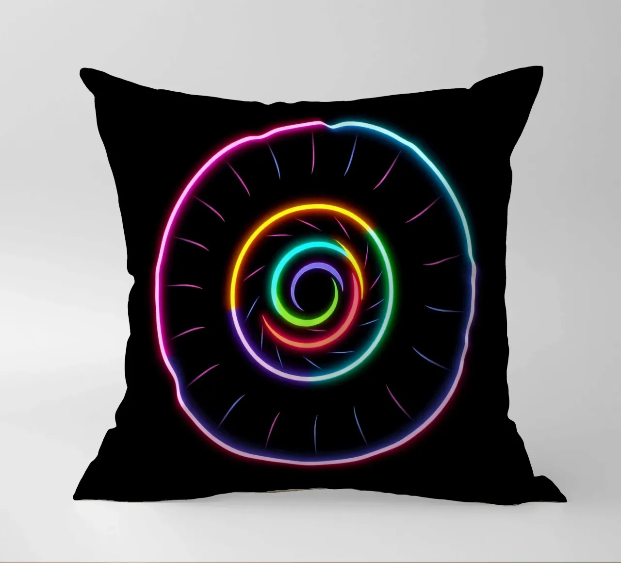 Disegno luminoso a spirale colorato con colori al neon cuscino da DesignDoodle