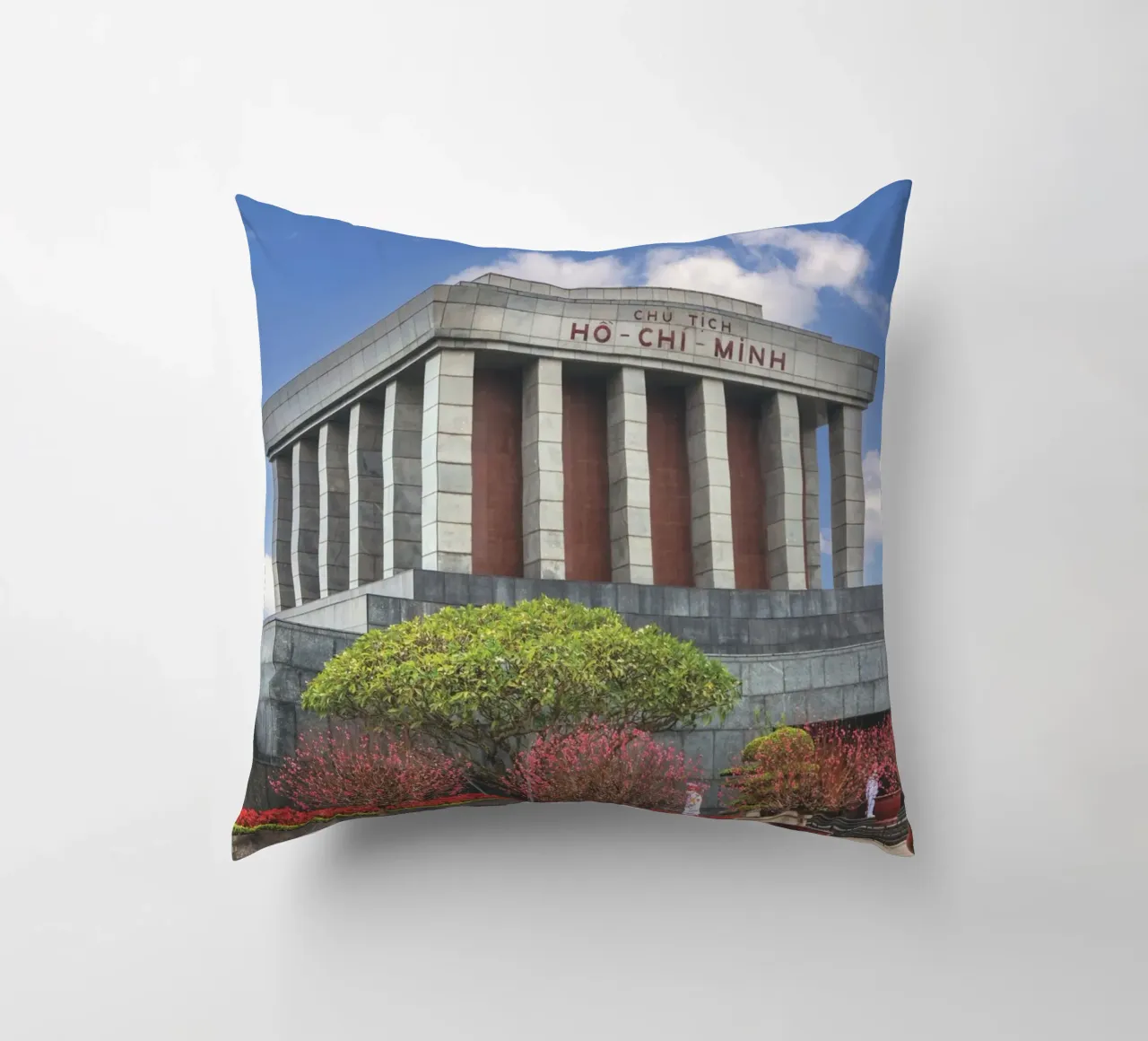Ho Chi Minh Mausoleum cuscino da Dave Hare Photography