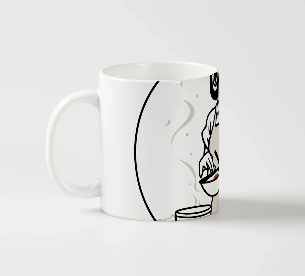 Una donna con un grembiule prepara un pasto sorridendo tazza in ceramica da DesignDoodle