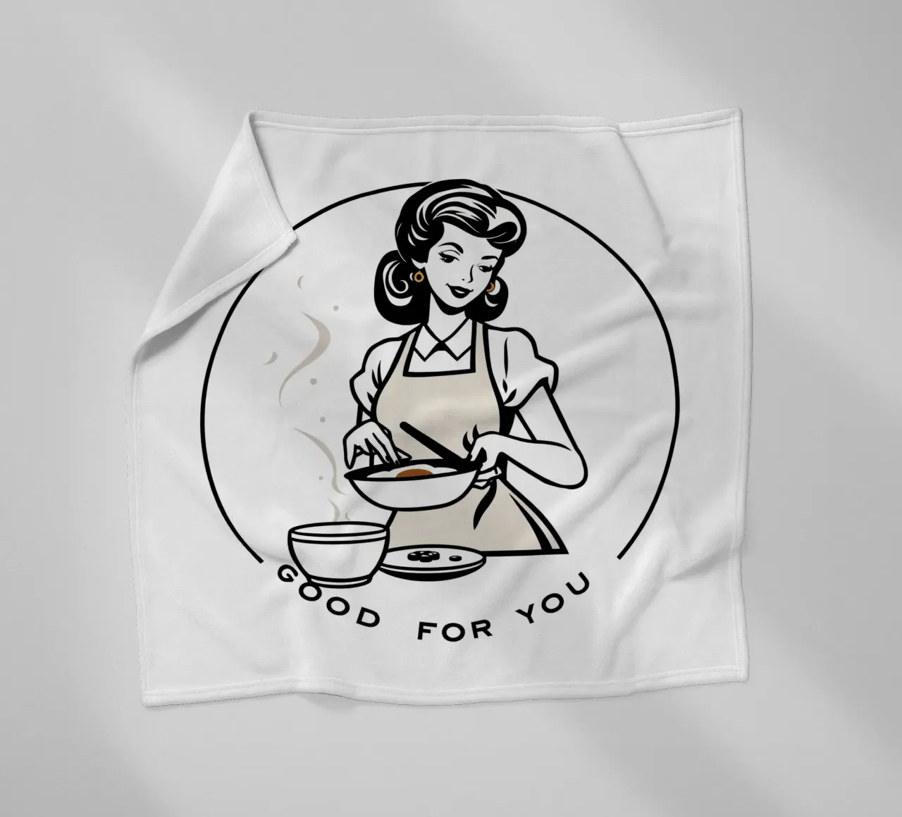 Una donna con un grembiule prepara un pasto sorridendo coperta in pile da DesignDoodle