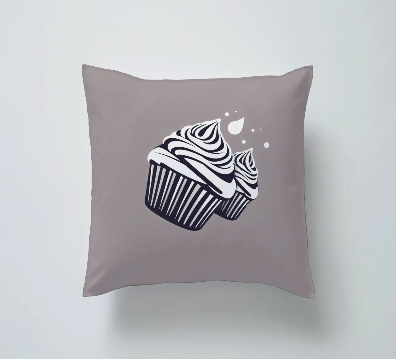 Due cupcake dall'elegante design con glassa a spirale cuscino da DesignDoodle