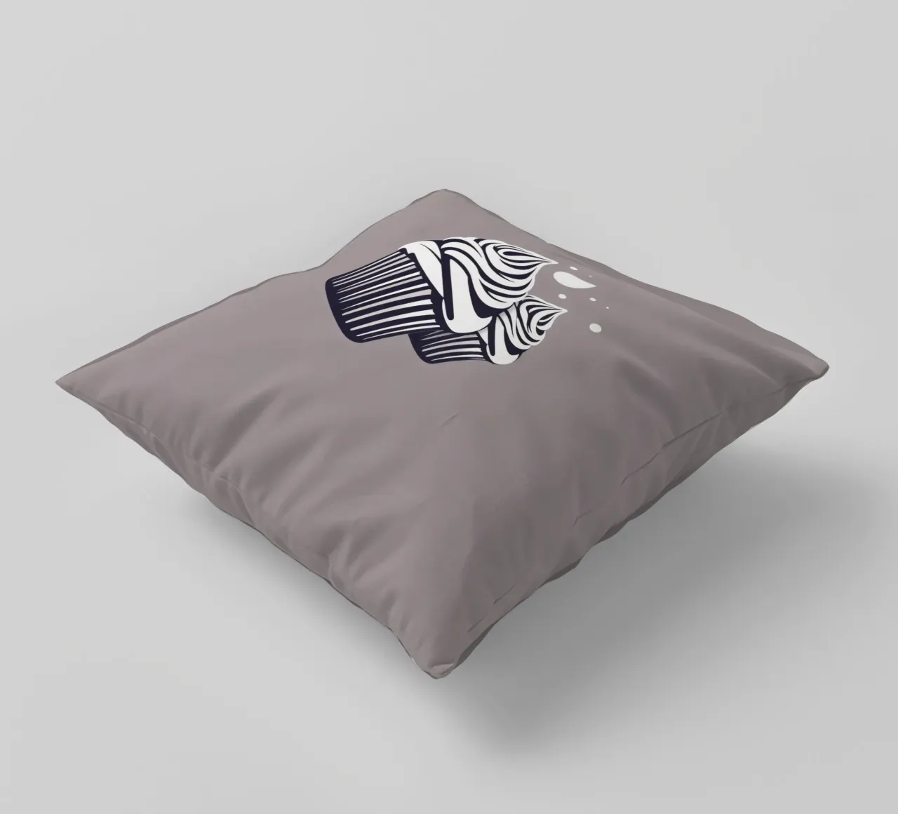 Due cupcake dall'elegante design con glassa a spirale cuscino da DesignDoodle