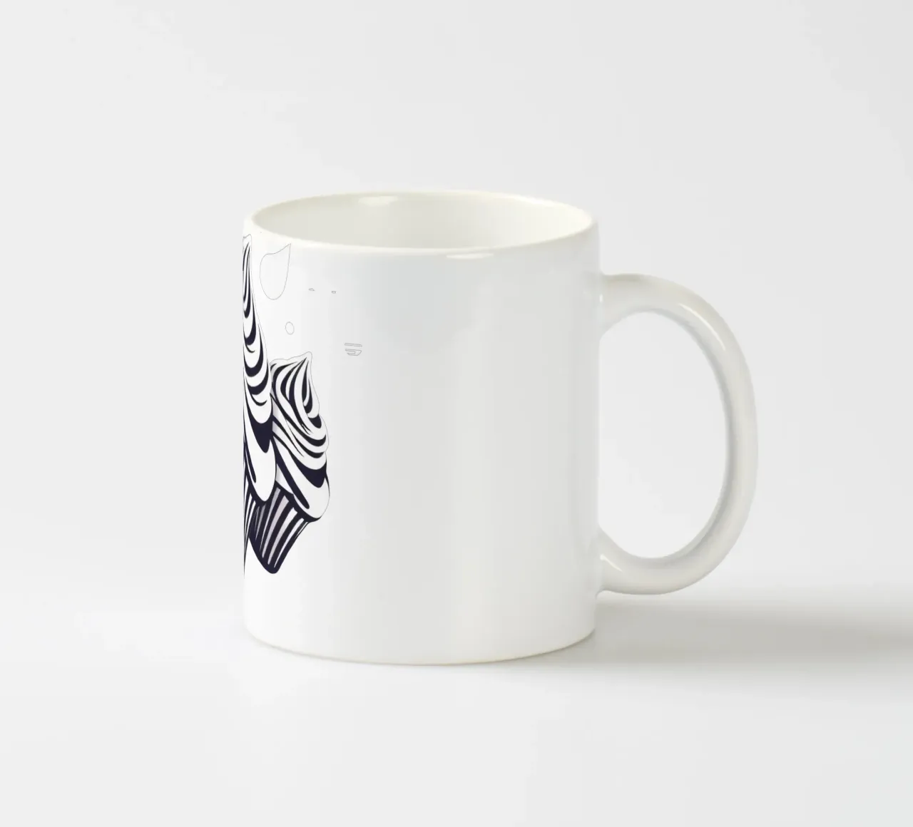 Due cupcake dall'elegante design con glassa a spirale tazza in ceramica da DesignDoodle