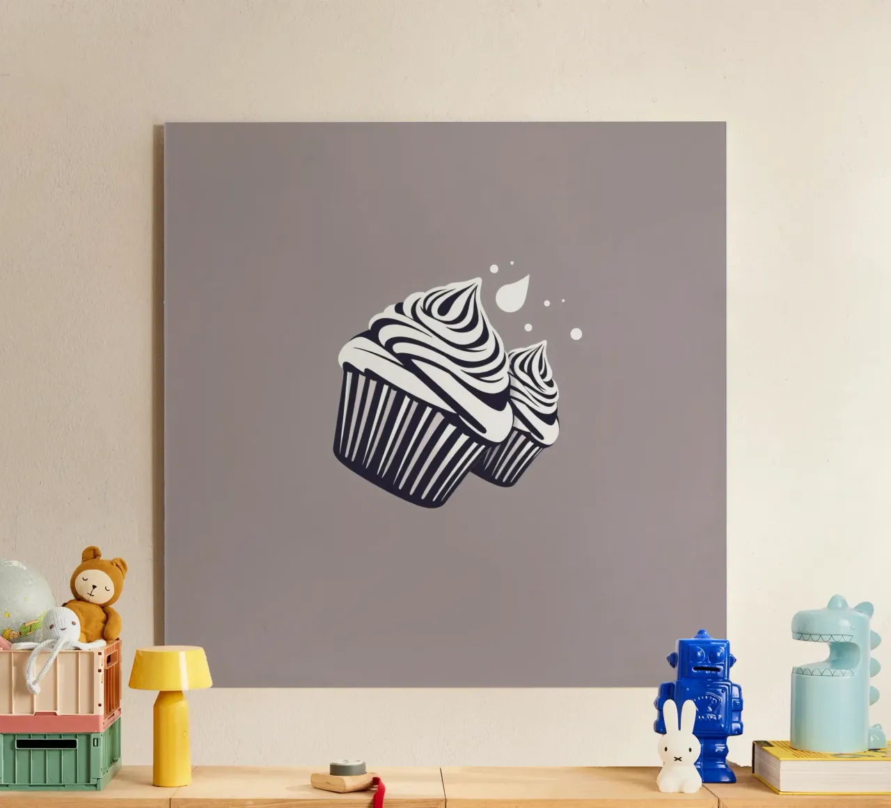 Due cupcake dall'elegante design con glassa a spirale plexiglass da DesignDoodle