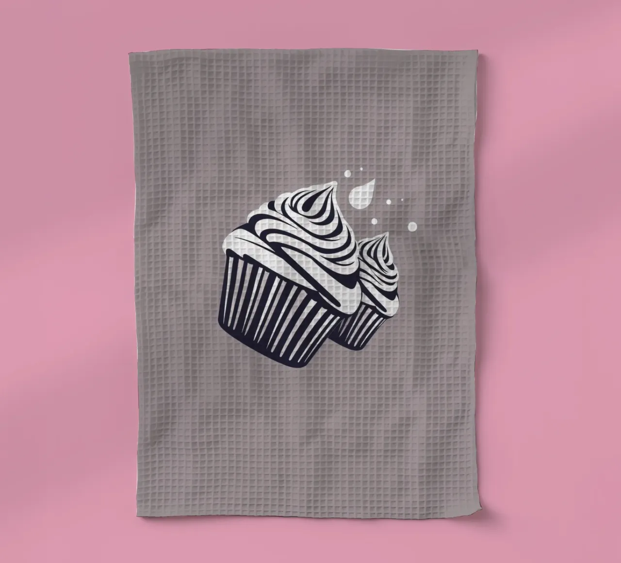 Due cupcake dall'elegante design con glassa a spirale canovaccio da cucina da DesignDoodle