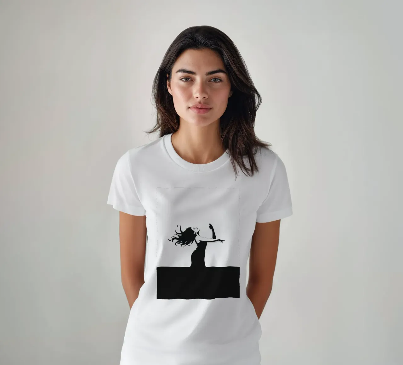 Una donna con i capelli fluenti danza con grazia contro una minima t-shirt da DesignDoodle