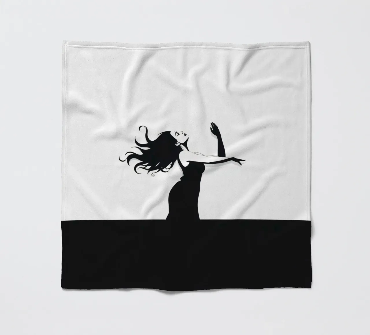 Una donna con i capelli fluenti danza con grazia contro una minima coperta in pile da DesignDoodle