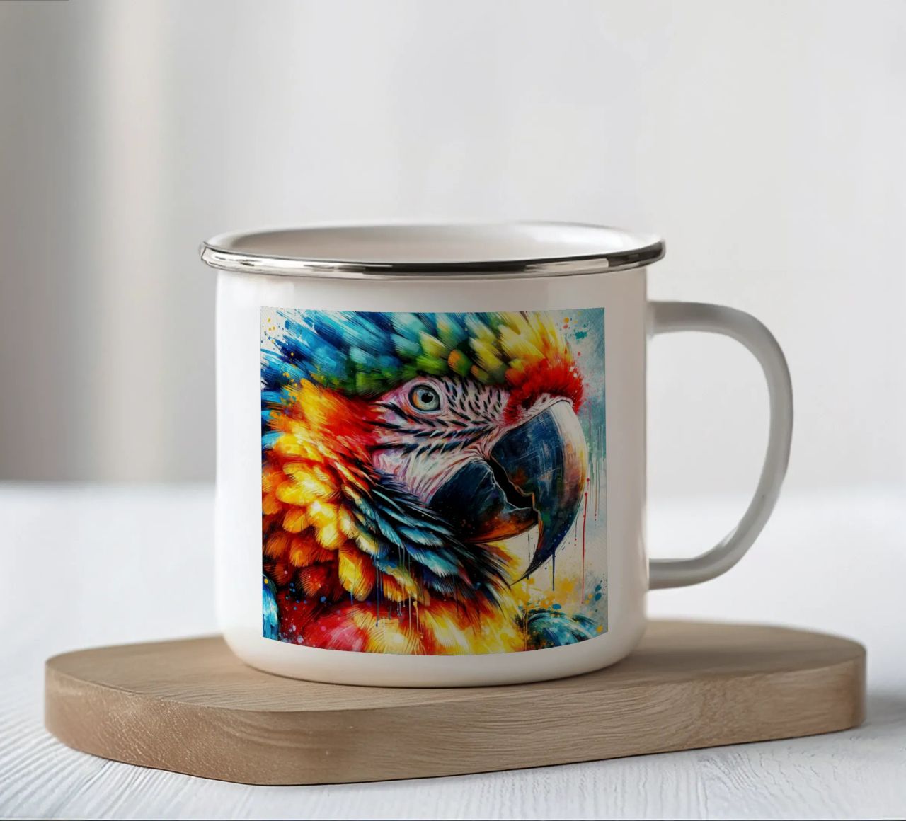 Pappagallo colorato tazza in smalto da Chromatic Fusion Studio