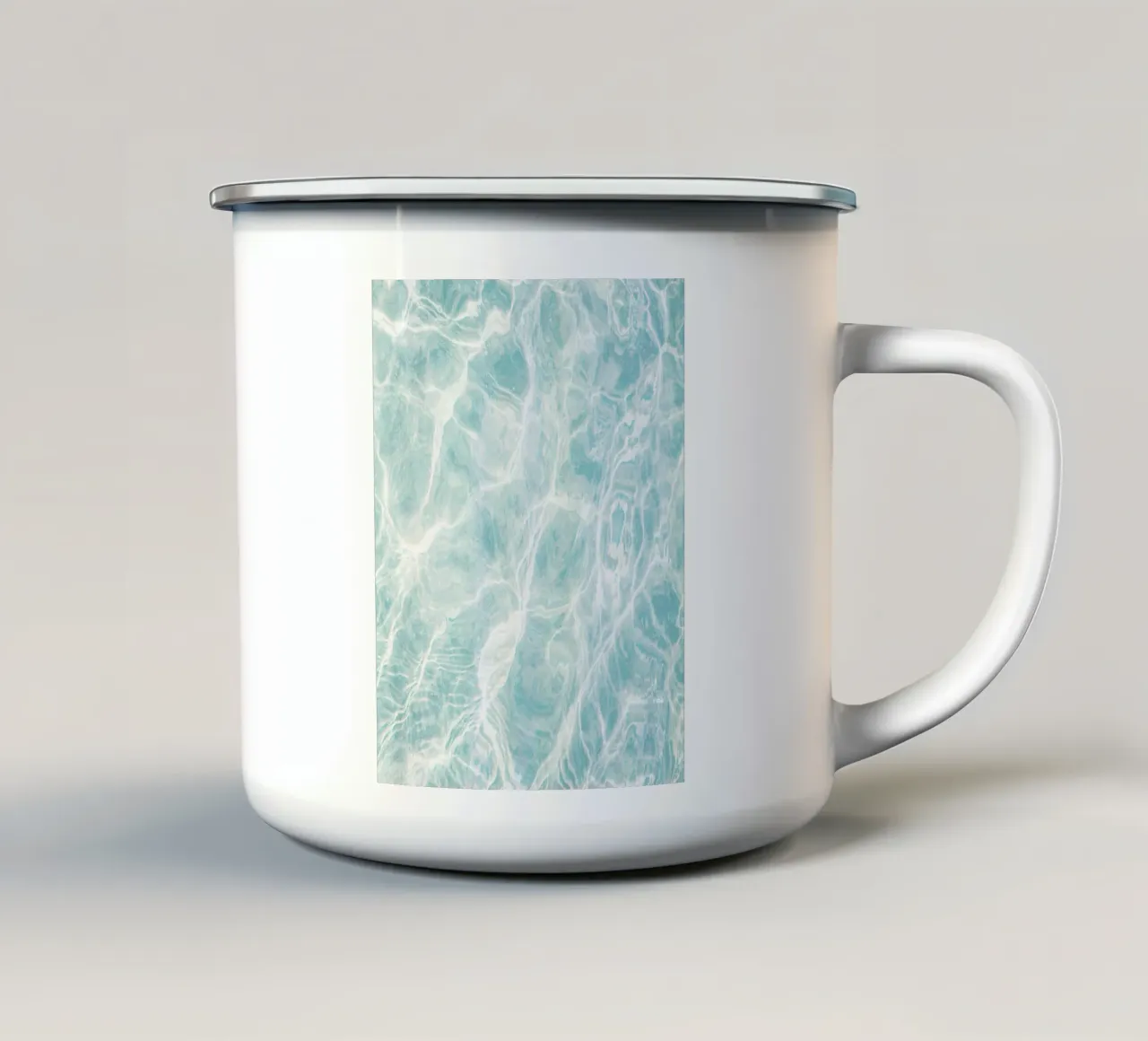 Modello dell'acqua tazza in smalto da Dagmar Pels
