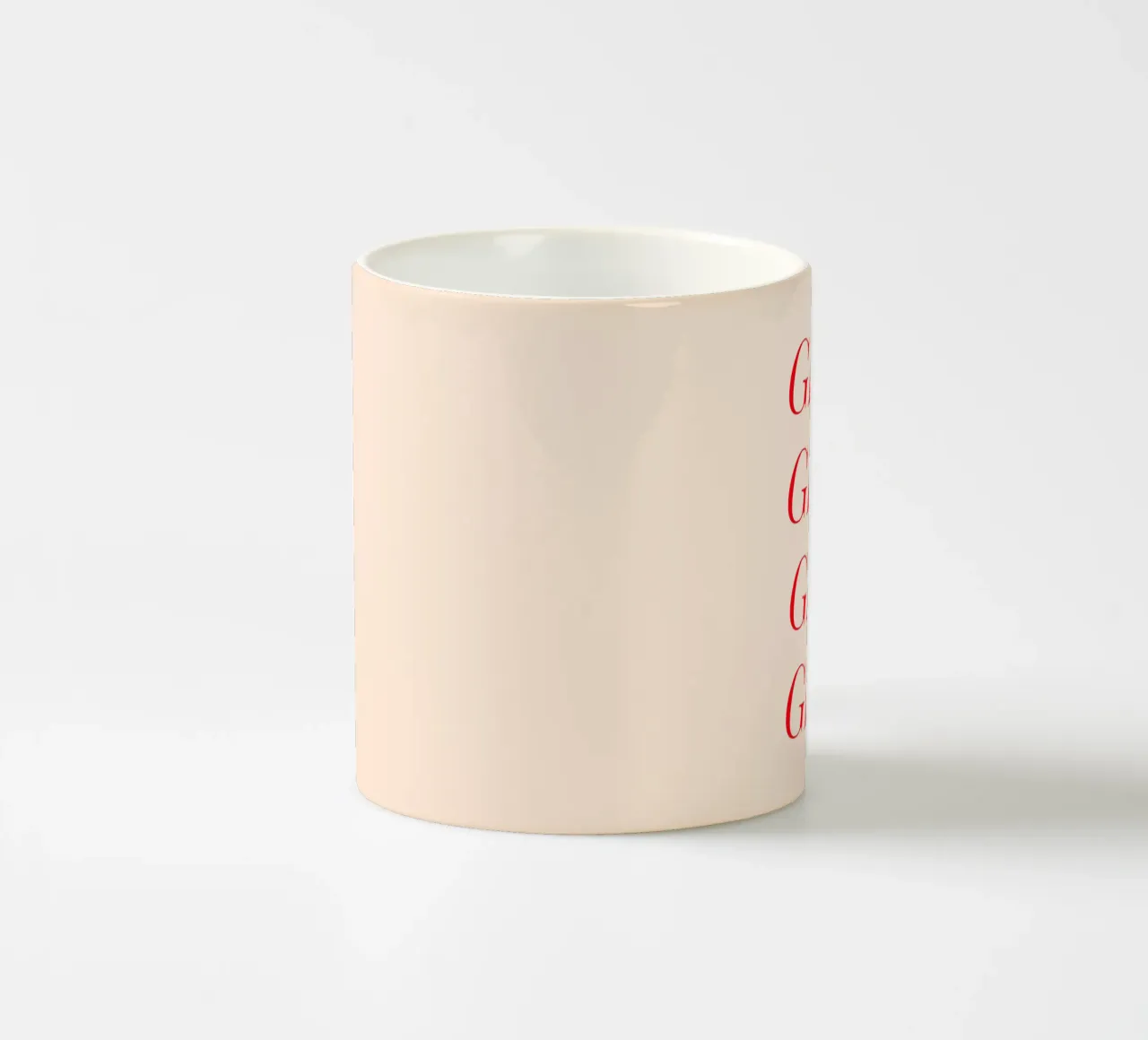Ragazze che ripetono il testo tazza in ceramica da Paigaam Studio