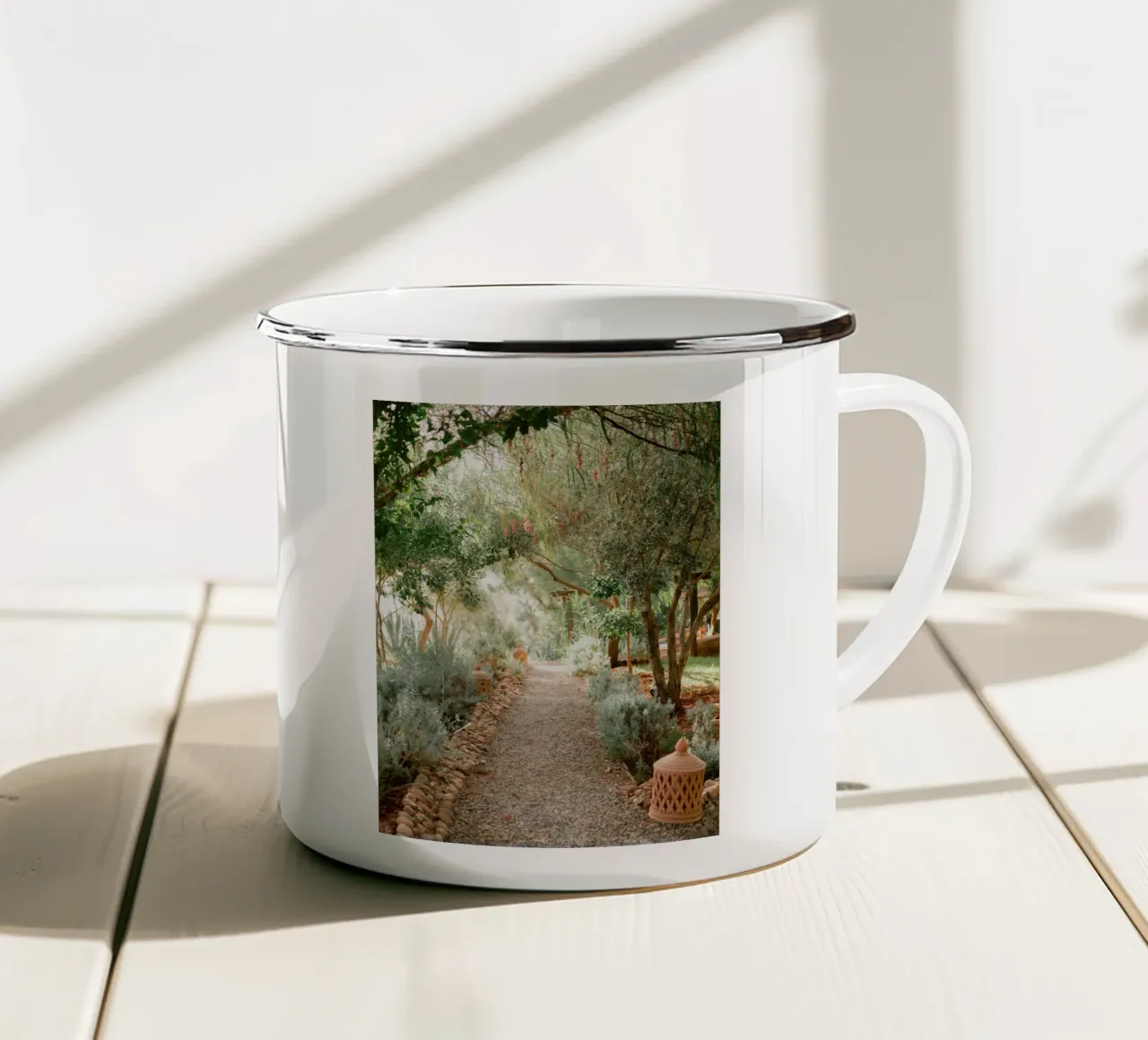 Serene Pathway in Ourika - Travel Photography tazza in smalto da Raisa Zwart Photography