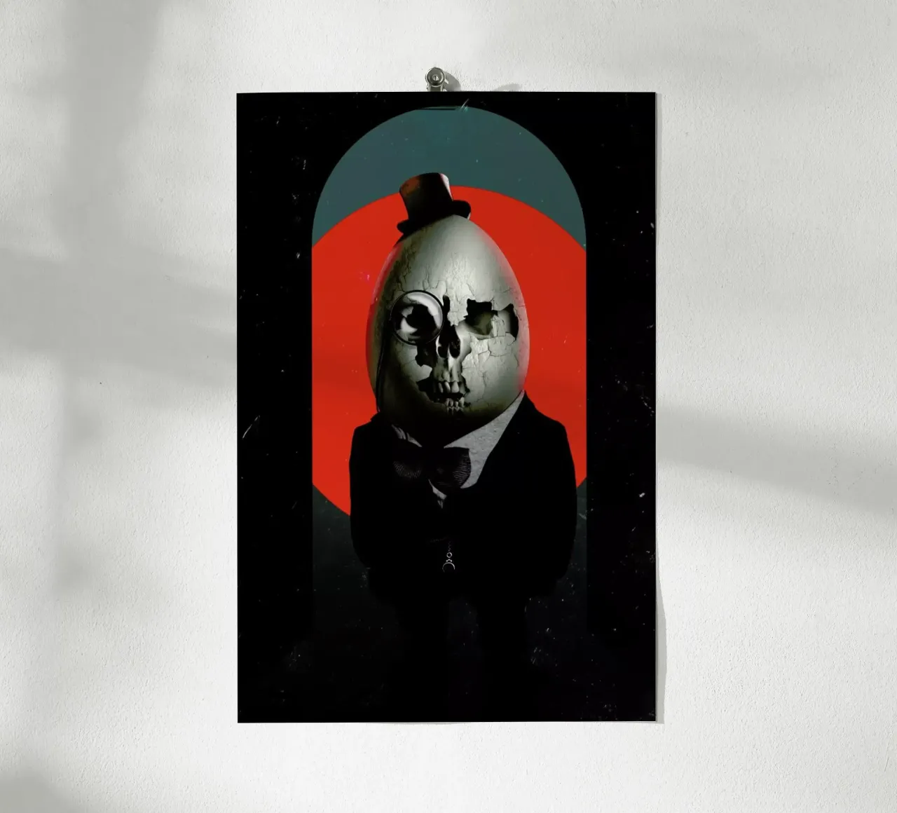 Humpty Dumpty poster con telaio in legno da Ali Gulec
