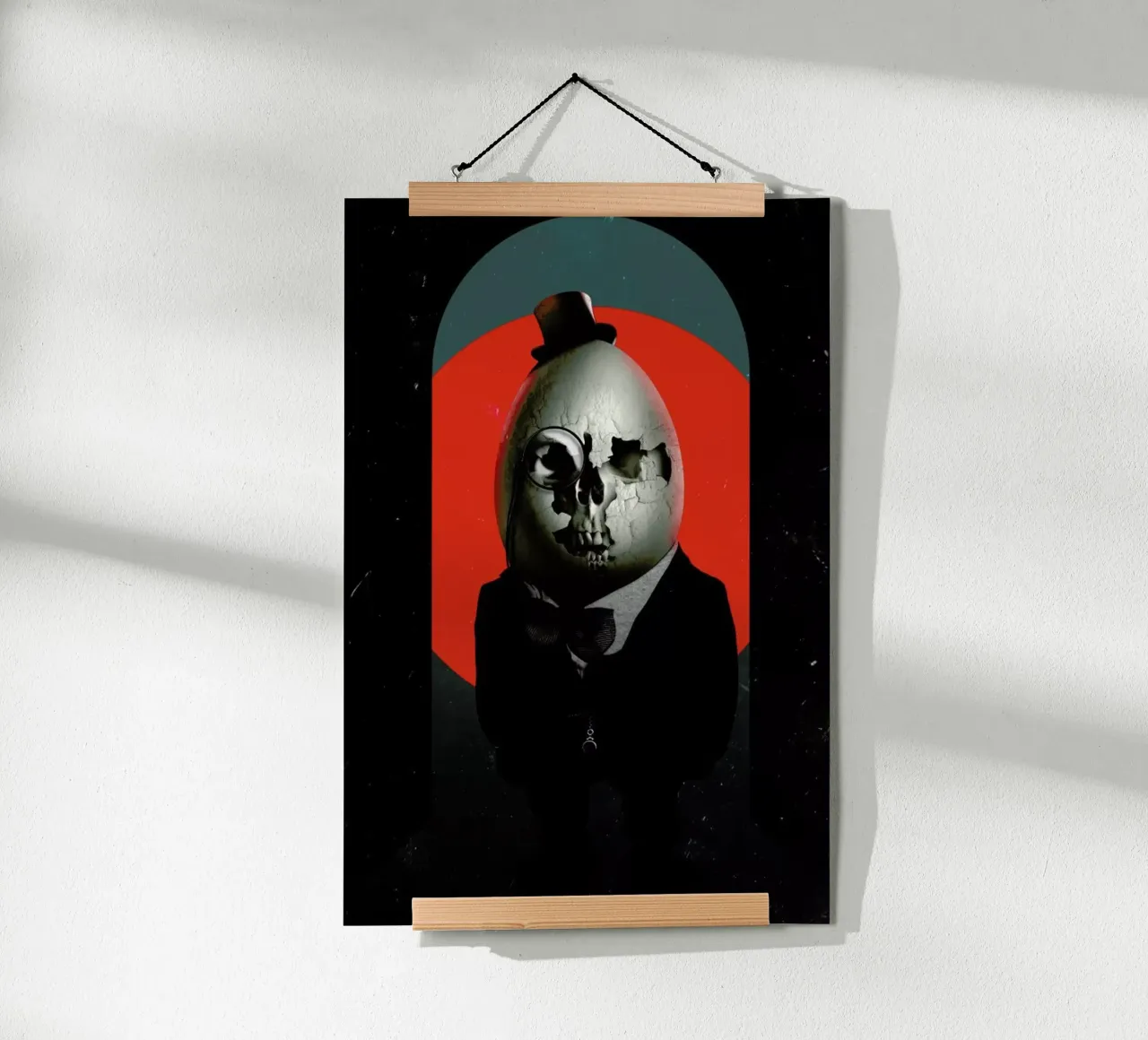 Humpty Dumpty poster con telaio in legno da Ali Gulec