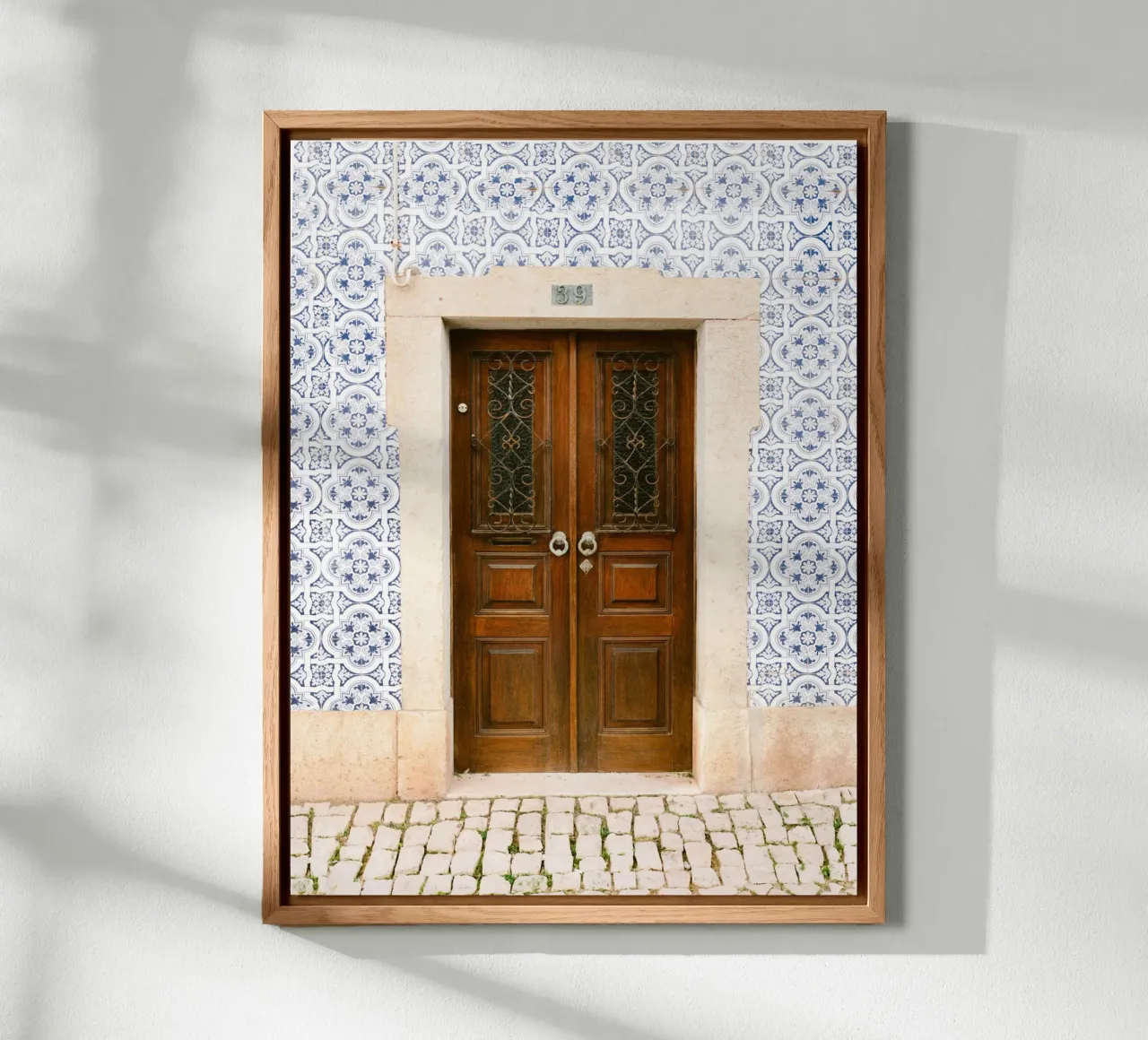Timeless Wooden Door in Ericeira - Travel Photography Forex-Platte von Raisa Zwart Photography