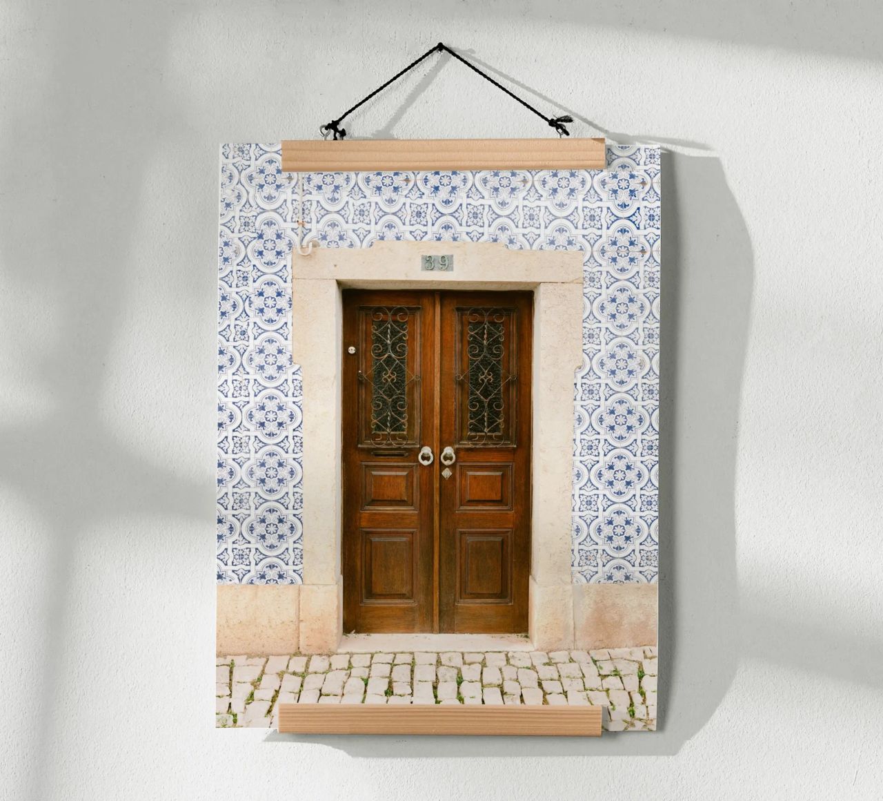 Timeless Wooden Door in Ericeira - Travel Photography poster de Raisa Zwart Photography