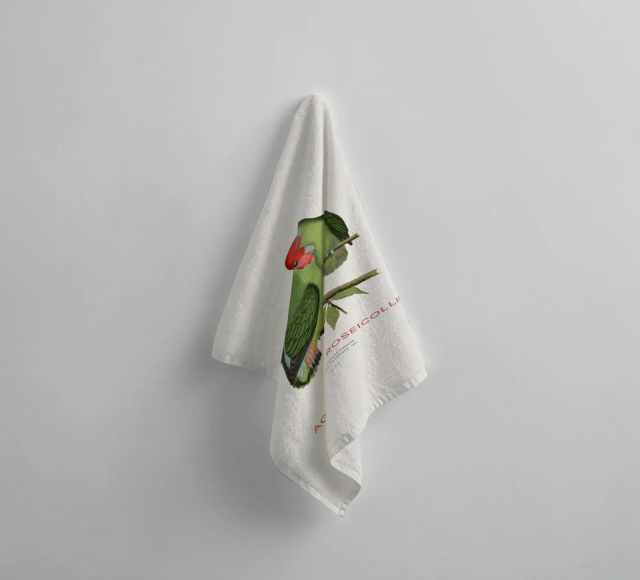 Perzikkleurige agapornis of Agapornis roseicollis badhanddoek van Vintagrafica