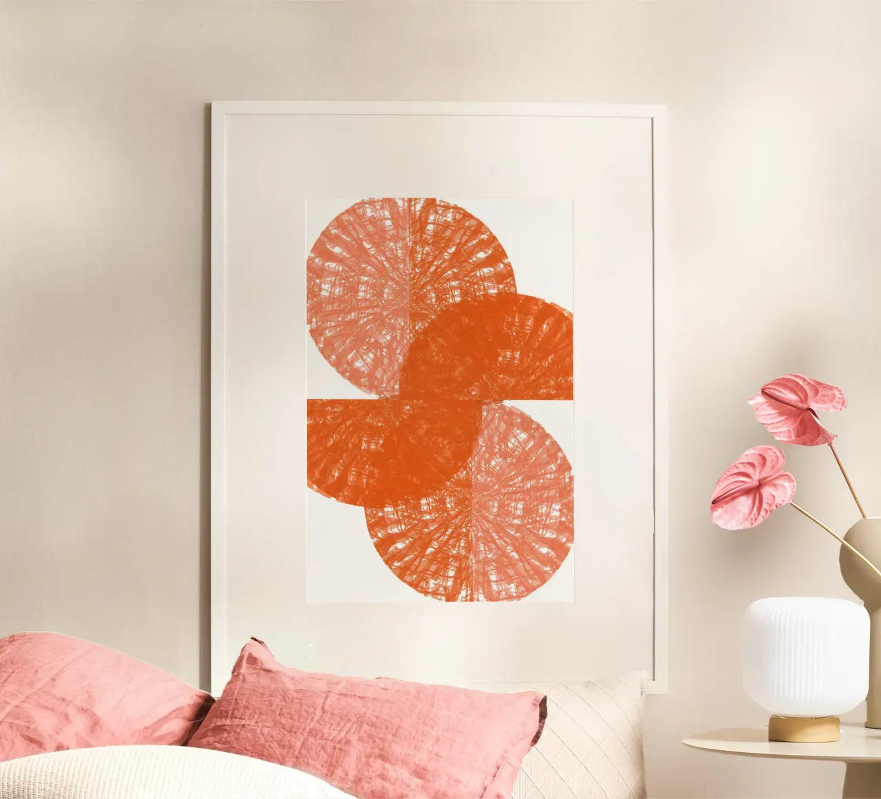 Orange Circle Fans 1 poster con telaio in legno da Casa Cartissi