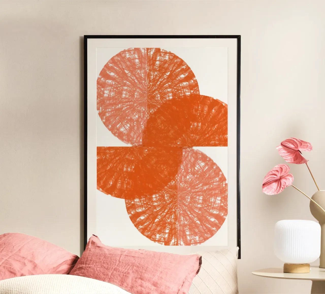 Orange Circle Fans 1 poster con telaio in legno da Casa Cartissi