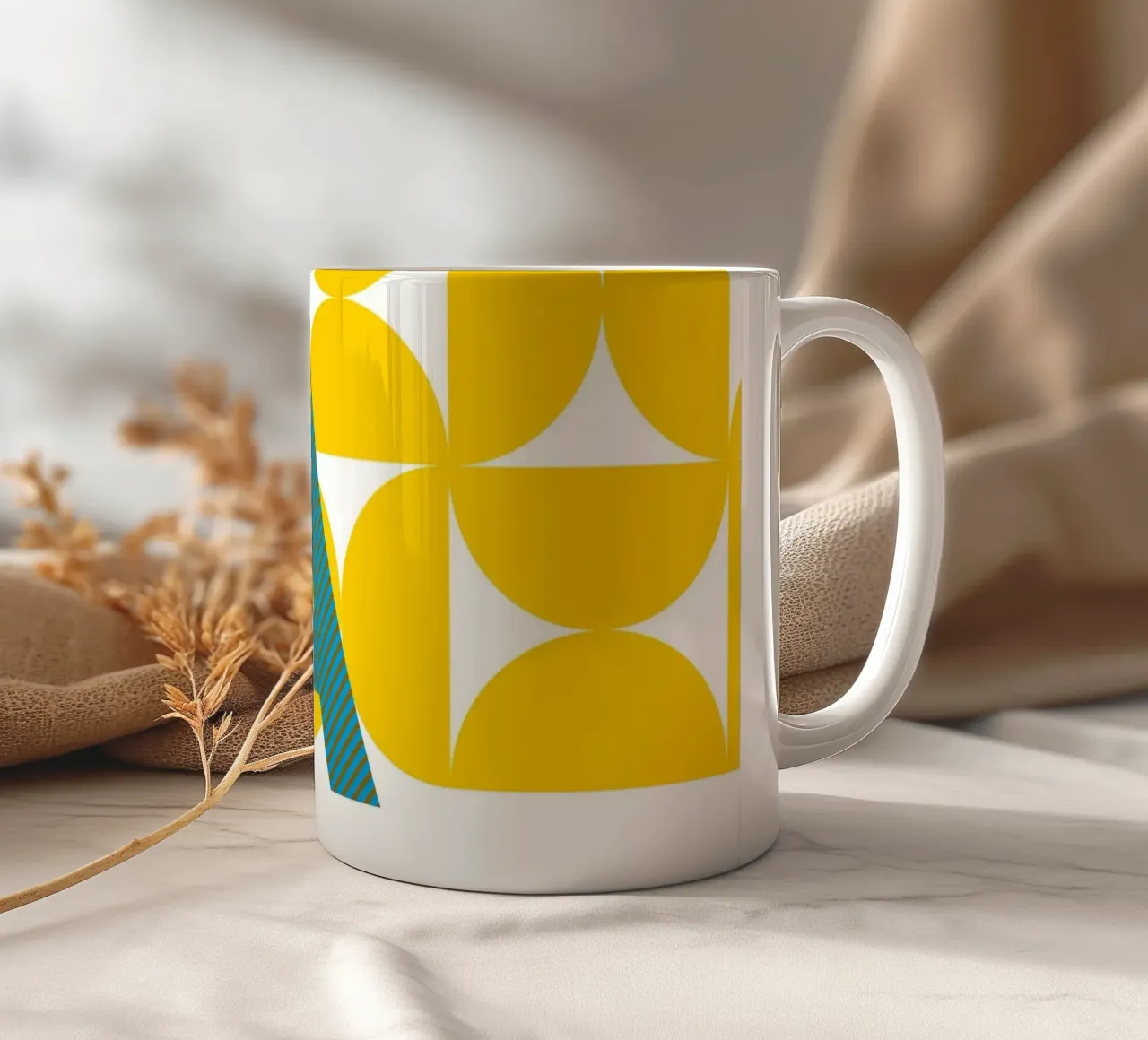 A Typeface Alphabet tazza in ceramica da lazydaypaper