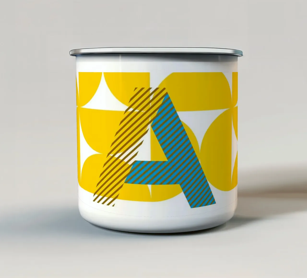 A Typeface Alphabet tazza in smalto da lazydaypaper