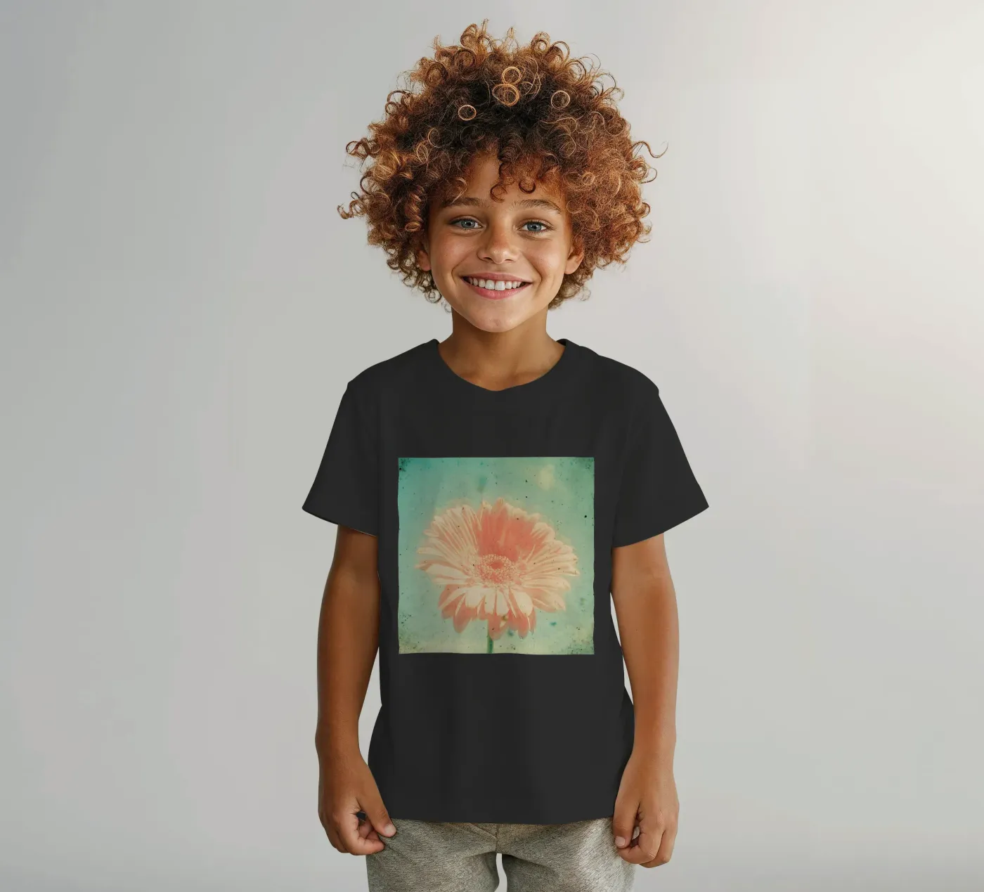 Gerbera Kinder T-Shirt von Cassia Beck Photography