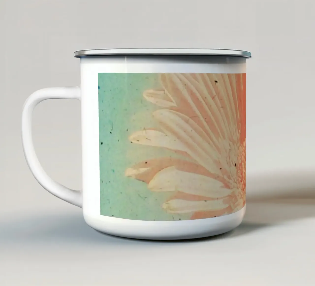 Gerbera tazza in smalto da Cassia Beck Photography